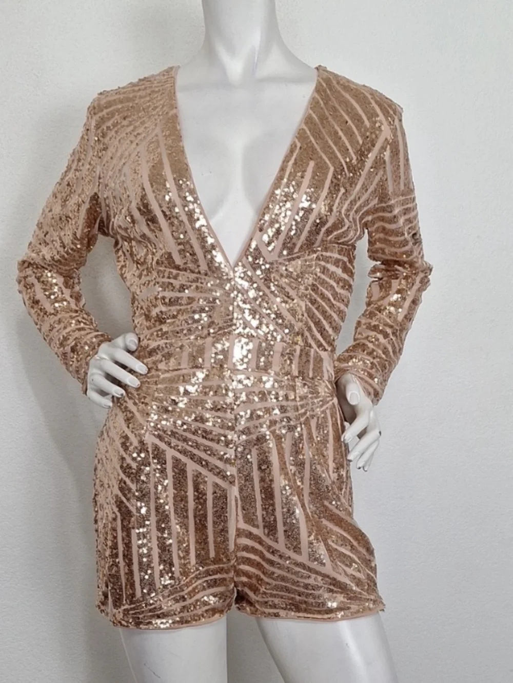 Fashion Nova Gold Sequin Long Sleeve Deep Neck Open Back Fairycore Romper Size L